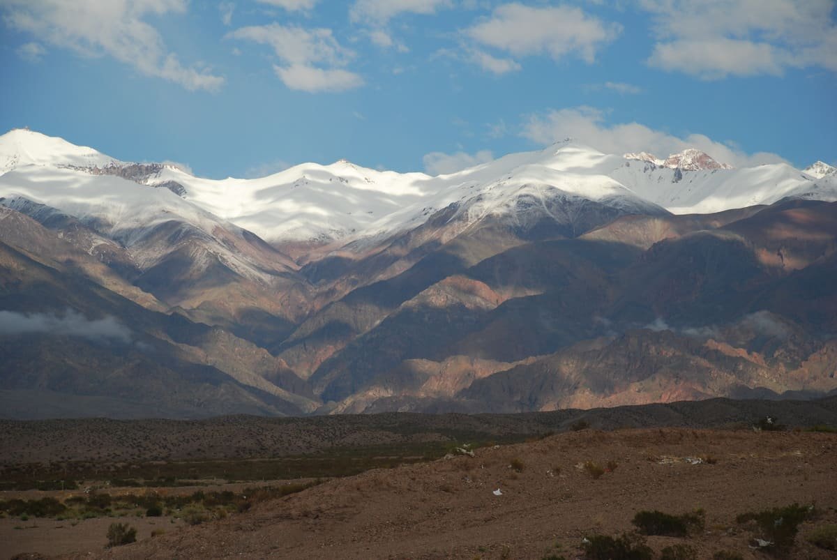 Montanhas dos Andes nas proximidades de Uspallata, na Argentina. Ilustrando artigo Sete Anos no Tibet: entre a viagem de Harrer e o território filmado.