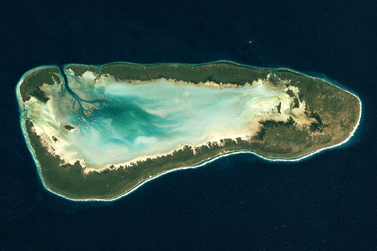 Atol de Aldabra visto de cima, ilustrando artigo Seychelles: por que algumas ilhas são de granito?